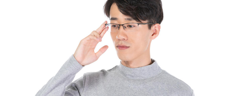 成人配鏡也需要進(jìn)行醫學(xué)驗光